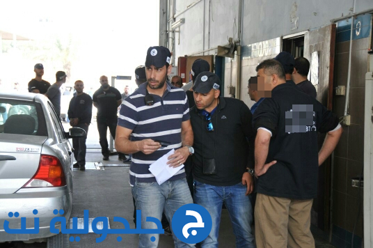 مداهمة معهد ترخيص السيارات في كفر قرع - واعتقال 11 مشتبة